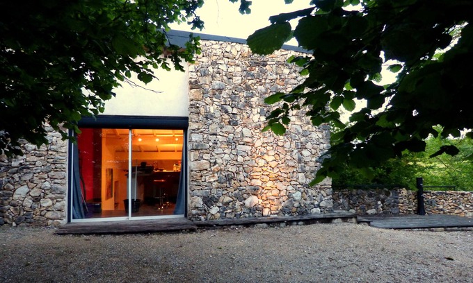 Saint-Santin-de-Maurs Cottage | small home in trees
