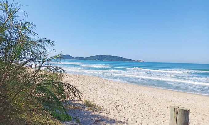 Campeche Sul Cabin | Small house on the sand, 70 meters from Campeche beach.