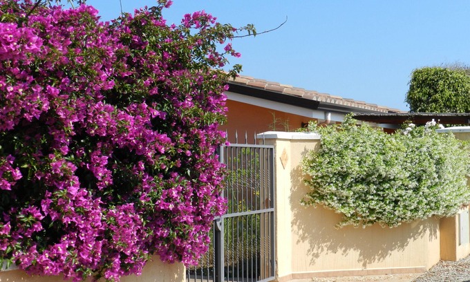 Torre di Bari House | Small house with enclosed garden 400m walk from the beach