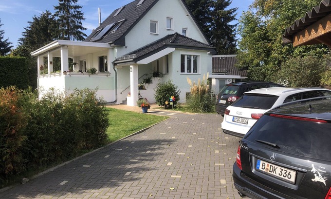 Heinersdorf House | small luxury in Berlin-Pankow, central and green with its own parking space