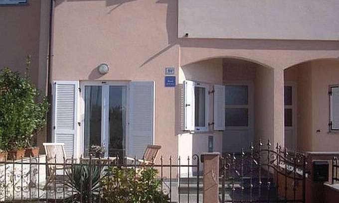 Vabriga House | Small private house with terrace