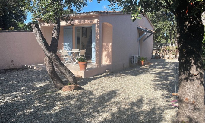 Solaro House | Small villa for 4 with enclosed garden and beach on foot