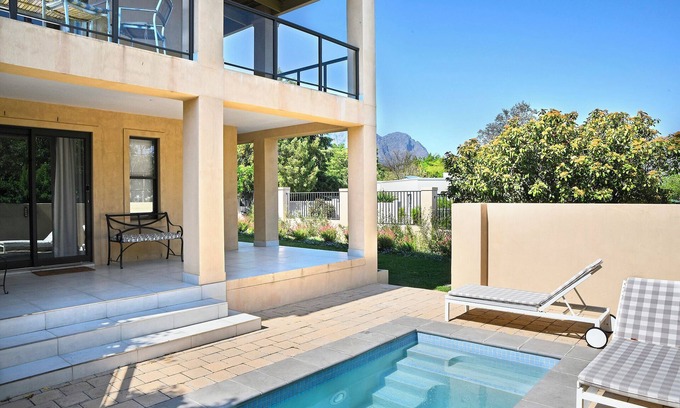Franschhoek Villa | Small Wonder Villa with lovely mountain view and walking distance to restaurants