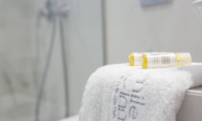 Nidri Hotel | Smile Inn Luxury Accommodation nIn the center of Nidri, next to the sea