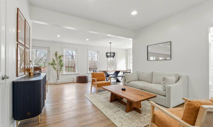Huddleston Apartment | SML Luxe Cabin Retreat