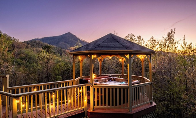Wears Valley Cabin | Smokies Lakeside Retreat! Mountain Views! Private Lake! Game room!