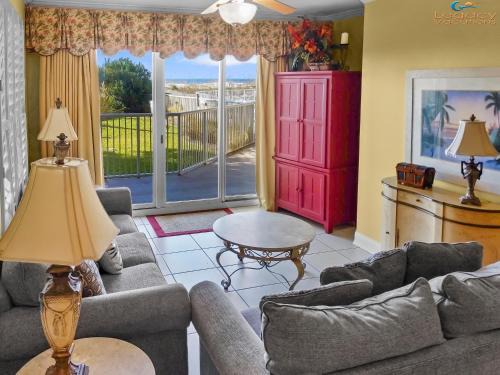 Fort Walton Beach Apartment | SMP 101 - 3 BR Bchfront Poolside Condo - Sleeps 9!