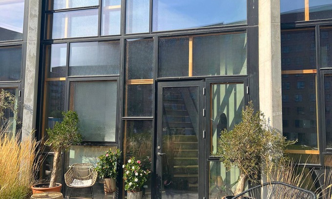 Orestad House | Smuk Arkitekttegnet Villa med Flere Solterrasser- til den Store Familie