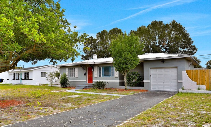Disston Heights House | Snowbird-friendly home with fenced yard, work-from-home space, & washer/dryer