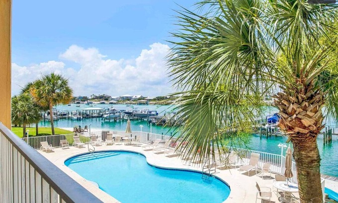 Orange Beach East Condo | SNOWBIRD SPECIAL with BOAT SLIP. A 3bd/3ba condo in lovely Orange Beach, AL
