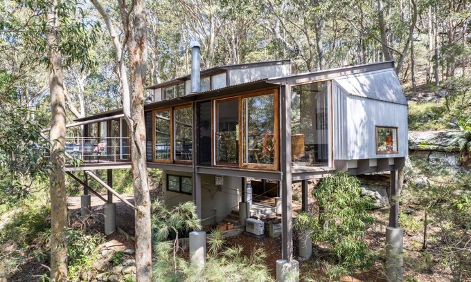Wagstaffe House | Snuggled in the Treetops with bay views