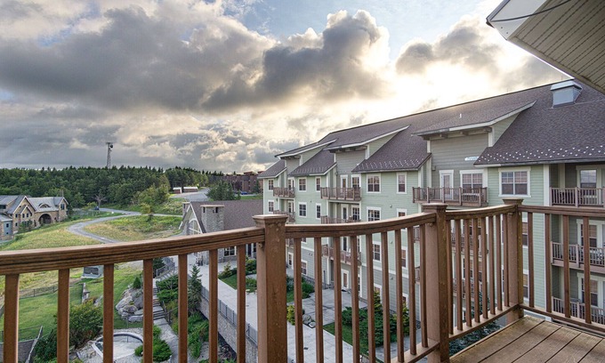 Snowshoe Condo | Soaring Eagle #406: 2 Bedrooms, 2 Full Baths: Slope Side, Hot Tubs. Underground Parking.