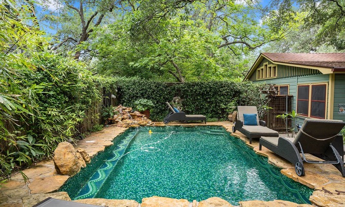 Travis Heights Apartment | SoCo District, Pool - Garden Cottage, Park Lane