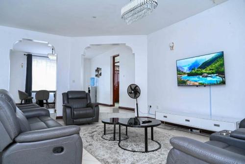 Kisumu House | Sofitel Executive 3 bedrooms all rooms ensuite own compound