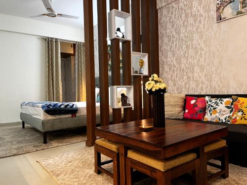 Solan Apartment | Solan Woods - Cozy Studio Apartment in Chester Hills, Solan