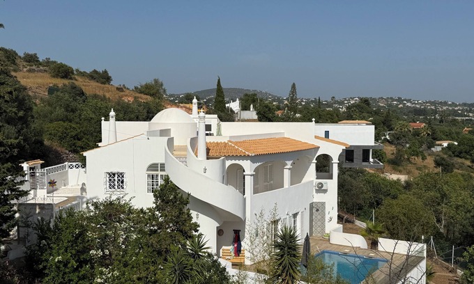Loule House | Solar dos lírios 7-bedroom villa with pool 5 minutes from Vilamoura Marina