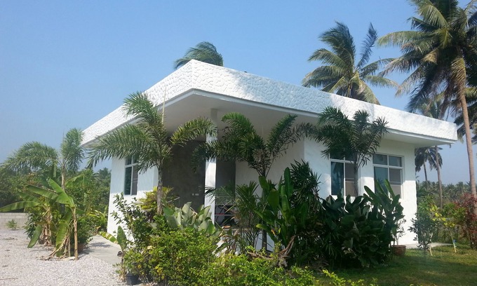 Bang Saphan House | Solid bungalow, 200 m to the beach