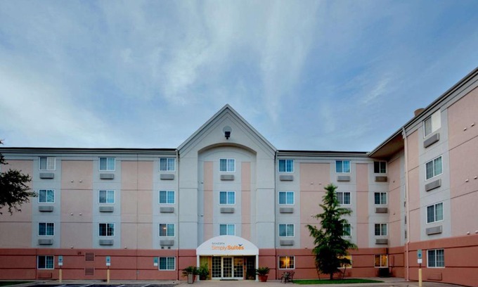 Gateway Hotel | Sonesta Simply Suites Austin The Domain Area