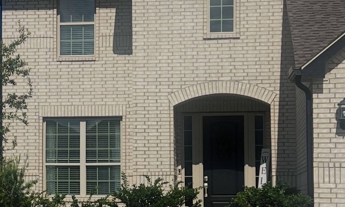 Richmond House | Soothing 4-bedroom house with AC in charming Booth