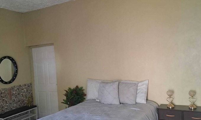 Saint Andrew House | Soothing townhome with WiFi in charming Kingston