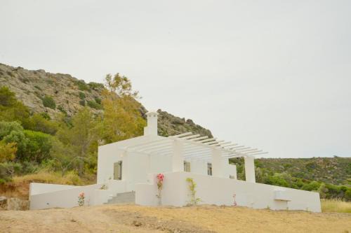 Milos House | Sophia's Ralaki Cottage