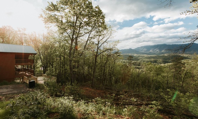Gatlinburg - Pigeon Forge Cabin | Sophie's hideout in the Great Smoky Mountains