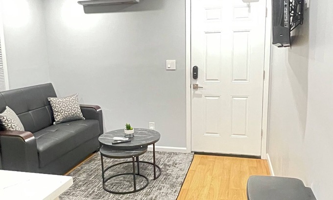 Inwood House | Sophisticated Suite Near JFK Airport