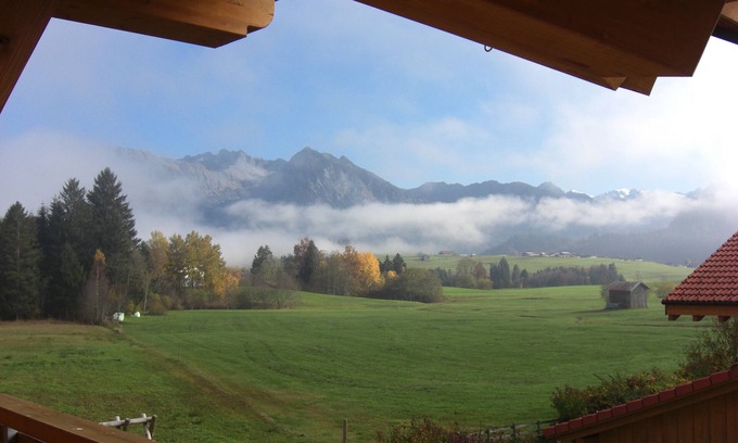 Bolsterlang Apartment | South-facing apartment with uninterrupted mountain views! Wonderfully calm! WiFi free.