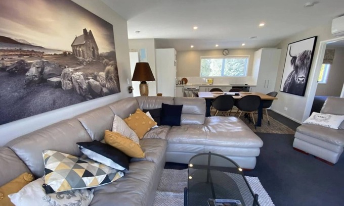 Twizel House | Southern Comfort in Twizel. Free WIFI, Fire, Walk to Town