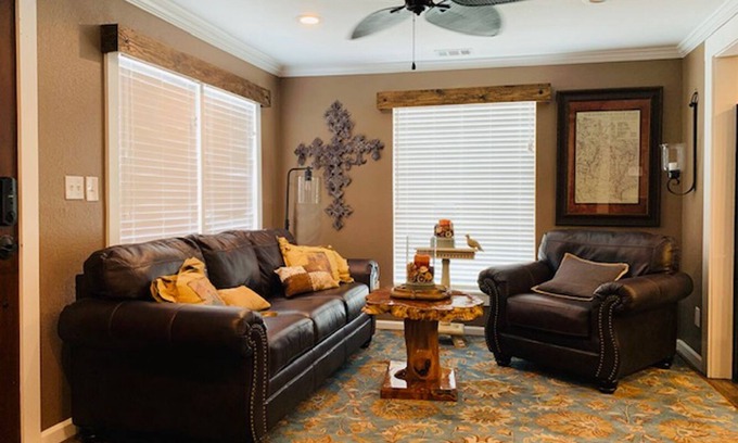 Chilton House | Southern Comforts - Beautiful Country view. 20 minutes from Baylor/Magnolia