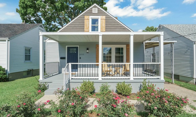 Schnitzelburg House | Southern Family Charmer - Perfect Space & Location with style and comfort!