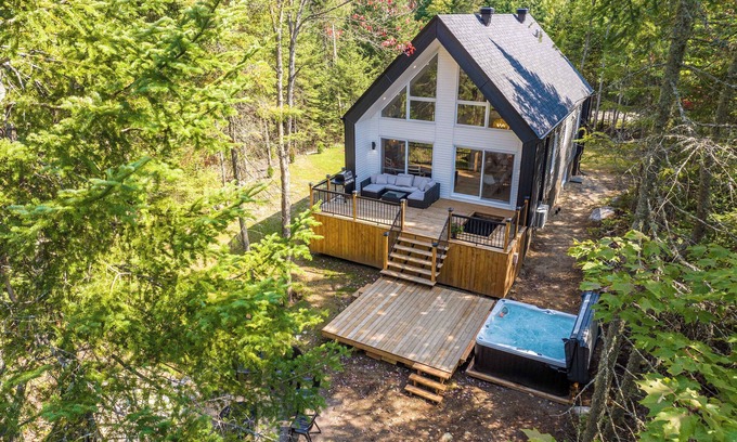 Lantier Ski Chalet | Spa - Lake - Game Room | LAUM