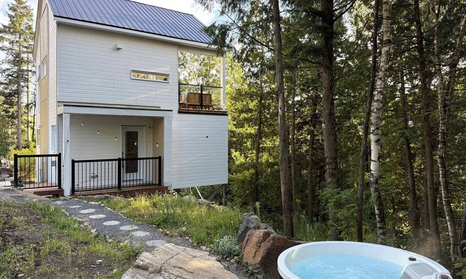 Sainte-Beatrix House | Spa and Nature at Chalet Komorebi