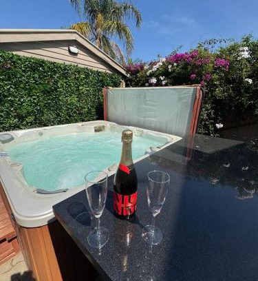 Glenelg East House | Spa Retreat Glenelg East