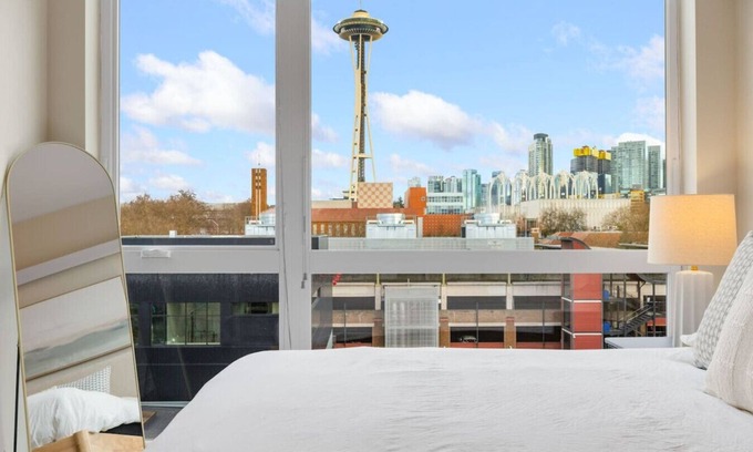 Lower Queen Anne Apartment | Space Needle Views | Vivid Suite