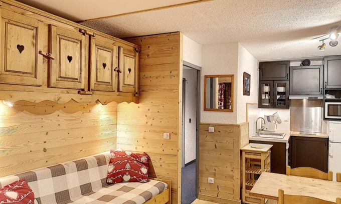 Les Menuires Apartment | Spacieux 2 pièces rénové, skis aux pieds, 4 pers, Les Menuires, 30m², Wi-Fi, parking - FR-1-178-126