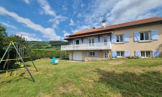 Saint-Georges-en-Couzan Cottage | Spacious family house with garden, pets welcome