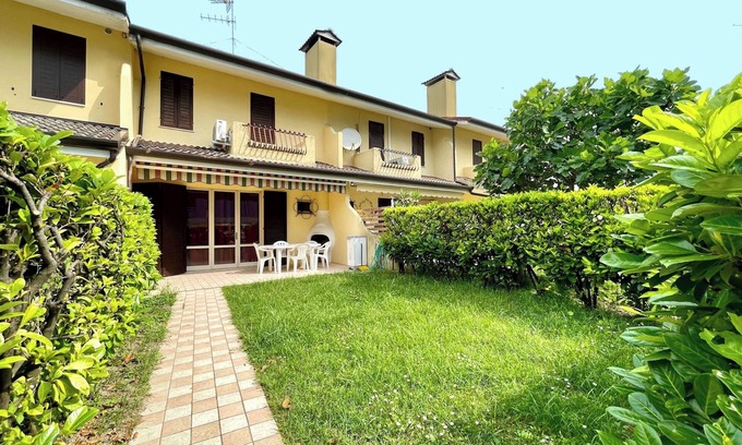 Porto Santa Margherita Villa | Spacious house with garden and pool