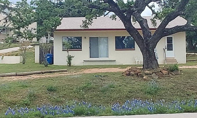 Silver Creek Village House | Spacious 1 bedroom 1 bath house sleeps 5 one block from Burnet County Boat Ramp