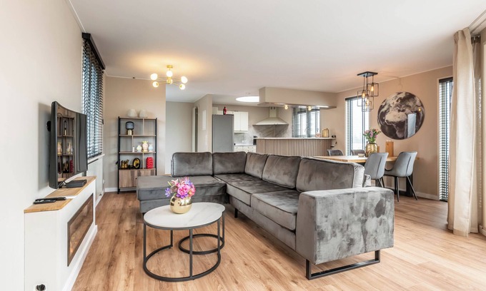 Municipality of Aalsmeer Boat Rental | Spacious 120m2 Watervilla With Sauna Near Amsterdam And Schiphol.