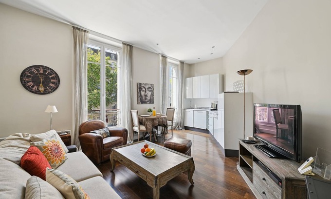 Faubourg-du-Roule Apartment | Spacious 1BR by Arc de Triomphe - Champs-Elysees