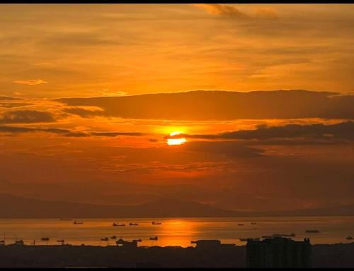 A. Bonifacio Apartment | Spacious 1BR with Sunset view at The Celandine