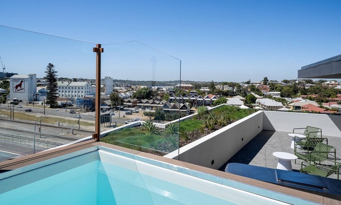 North Fremantle Apartment | Spacious 2-Bed Apartment with Rooftop Views