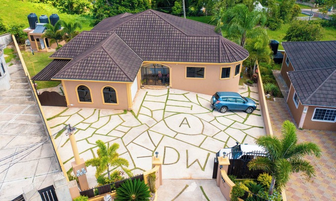 Mandeville Apartment | Spacious 2-bedroom apartment in Mandeville with hot tub ,WiFi and private garage