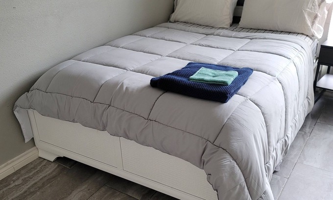 Houston House | Spacious 2-bedroom house with WiFi and AC in awesome Houston. A Home for You!