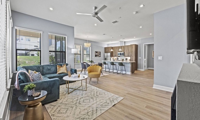 Cedars Apartment | Spacious 2bdr w/gym, firepit, pooltable Downtown