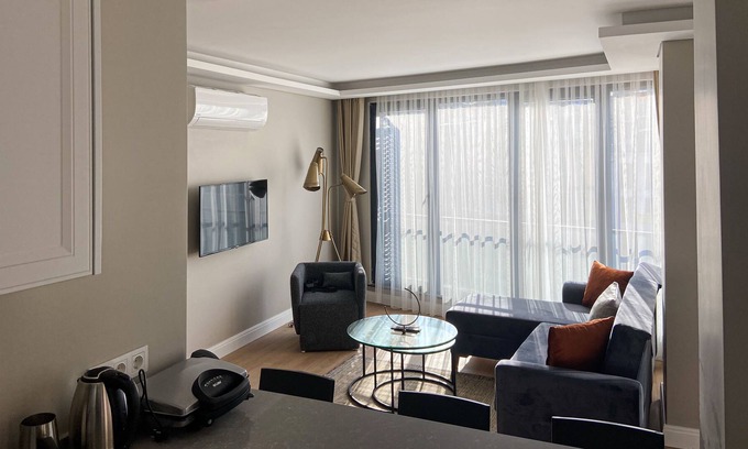 Gumussuyu Mahallesi Apartment | Spacious 2BR Flat near Galata Port!