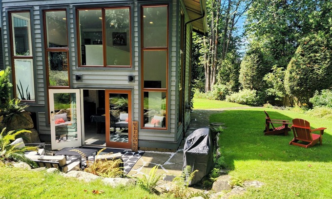 West Vancouver House | Spacious 2BR Private Guest Suite | Pool, Cinema, Patio | Close to Downtown