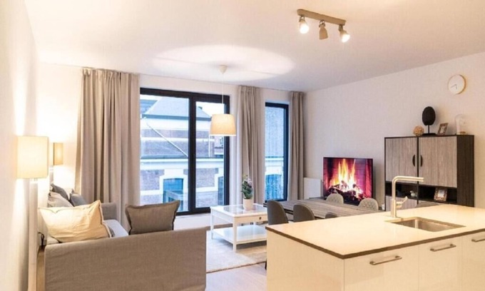 Klein-Antwerpen Apartment | Spacious 2BR walk to Diamond District Jacob