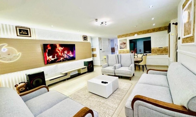 Dar es Salaam Apartment | Spacious 3-bedroom apartment with WiFi, AC in brilliant Dar es Salaam